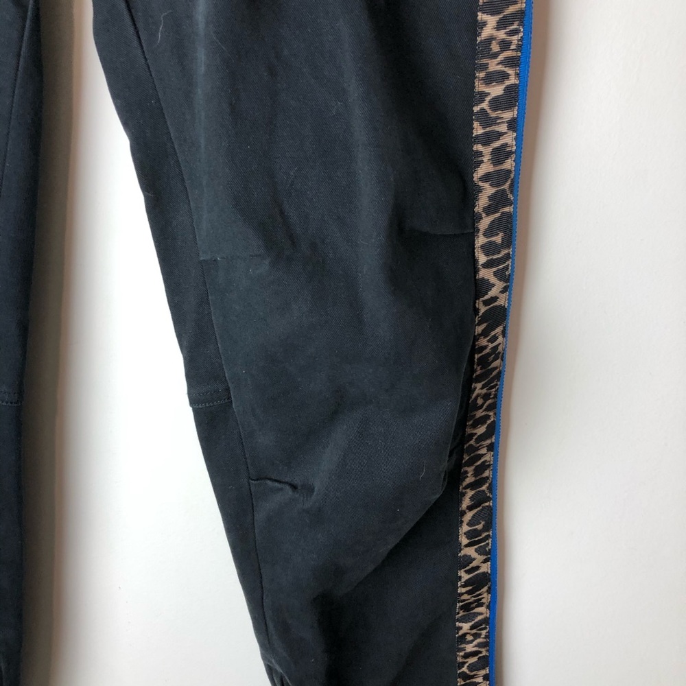 Pam & Gela Elastic Cargo Zipper Leopard Jogger - Picture 6 of 11